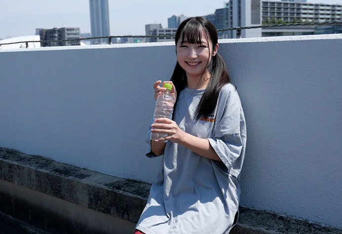 劇団に所属し何か表現することを目指した美少女がAVデビュー！肉体をフルに使いながら性的表現に挑戦する！
