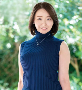 おざなりな夜の生活に不満が募る熟女妻が自慰行為では収まり切れず念願のAVの世界で激しいピストンの快楽に耽る！